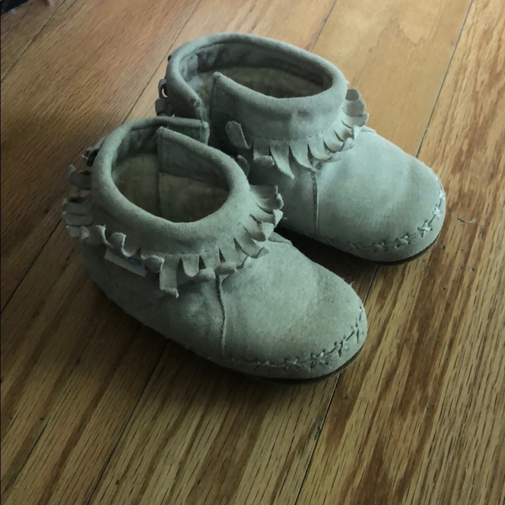 12/18 month Robeez off white moccasins